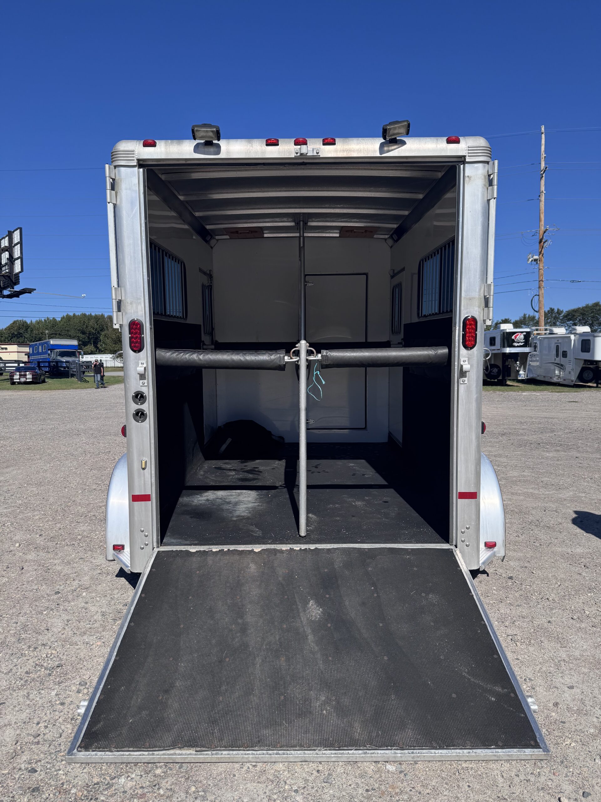 2008 SUNDOWNER 2 HORSE GOOSENECK WARMBLOOD DIMENSIONS! $16,000