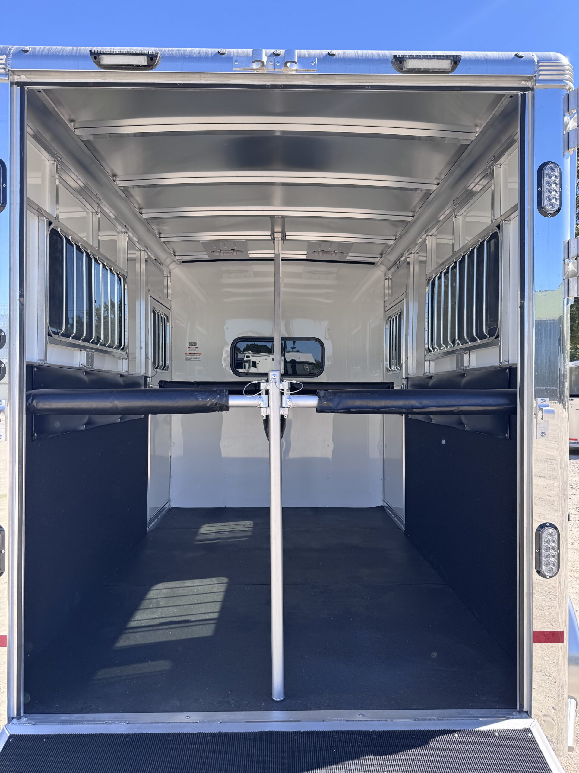 2027 SUNDOWNER CHARTER SE BUMPER PULL 2 HORSE STRAIGHT LOAD w/ GREAT FEATURES! $26,500