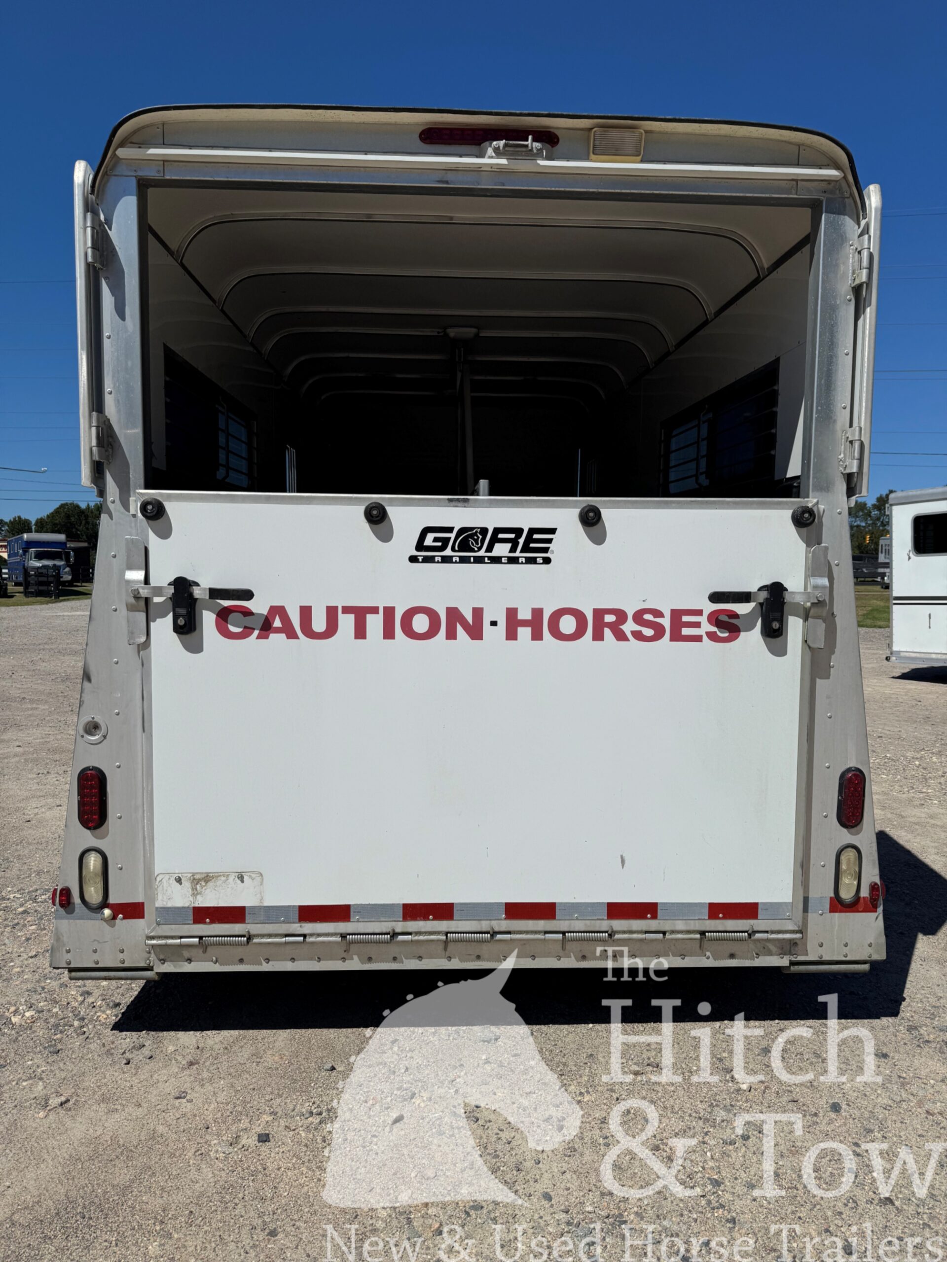 2009 GORE 2 HORSE GOOSENECK W/ SIDE RAMP, HYDRAULIC JACK, ETC! $19,900