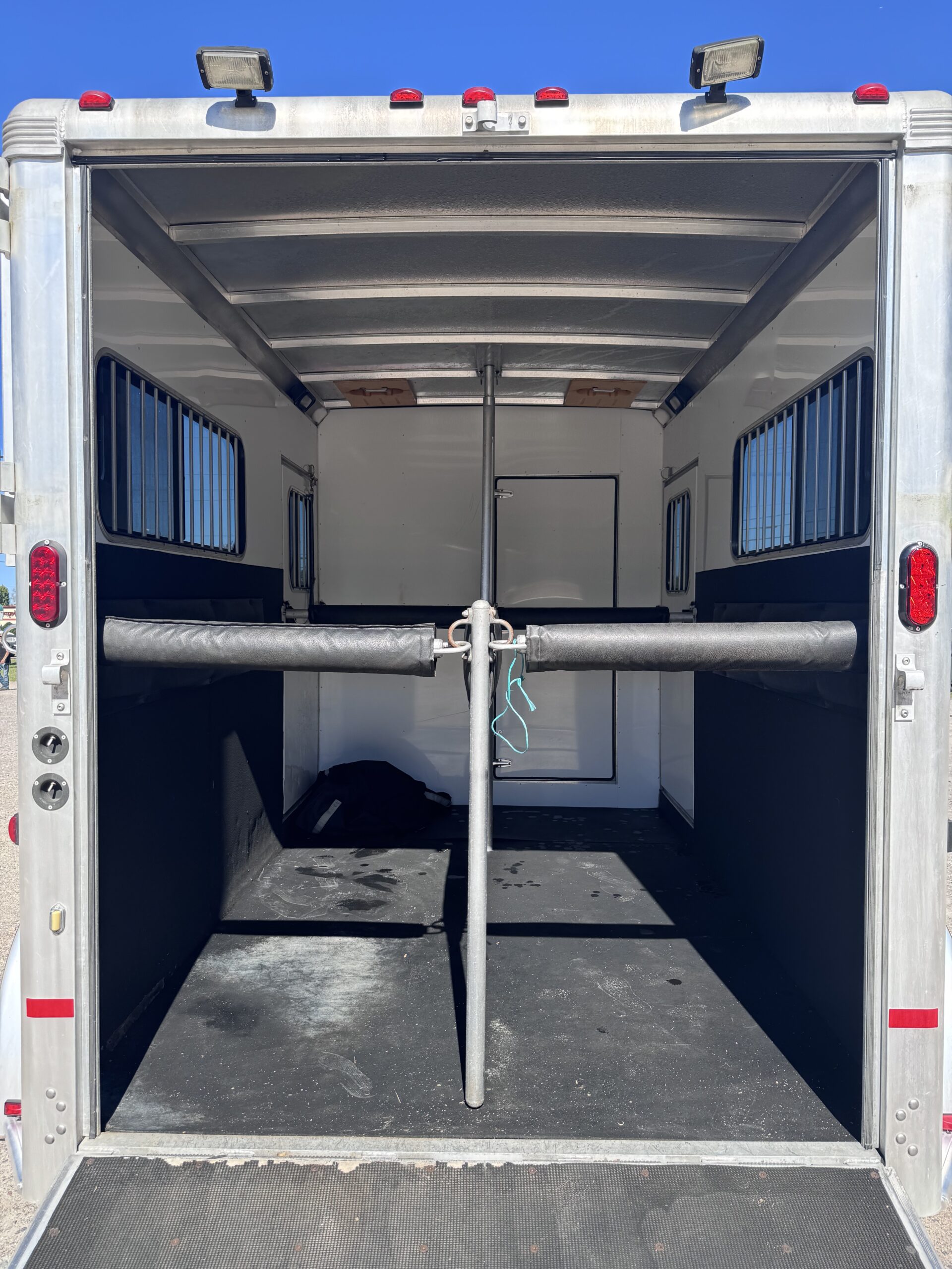 2008 SUNDOWNER 2 HORSE GOOSENECK WARMBLOOD DIMENSIONS! $16,000