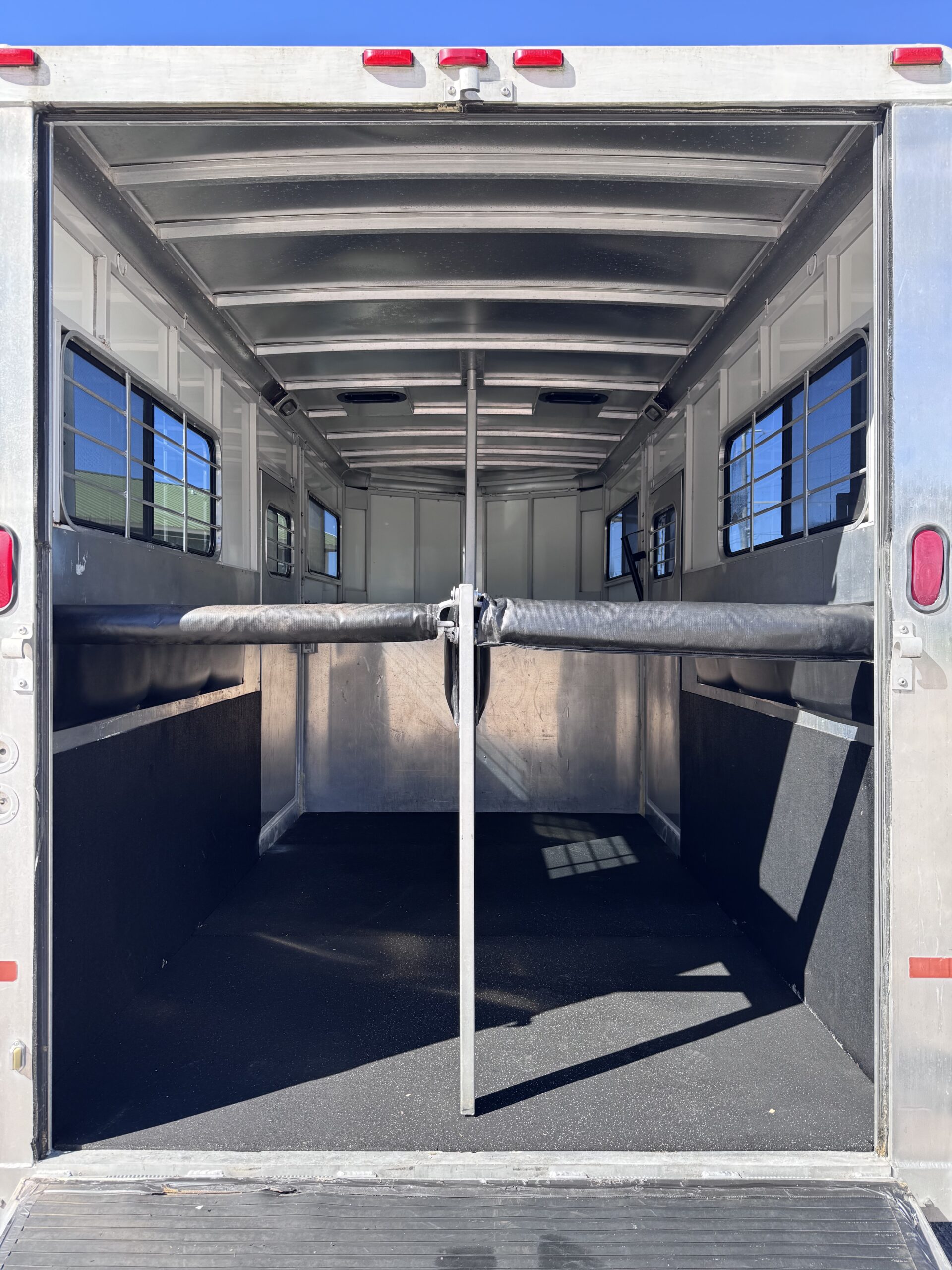 1998 SUNDOWNER 2 HORSE GOOSENECK NO DRESSING ROOM! $8,350