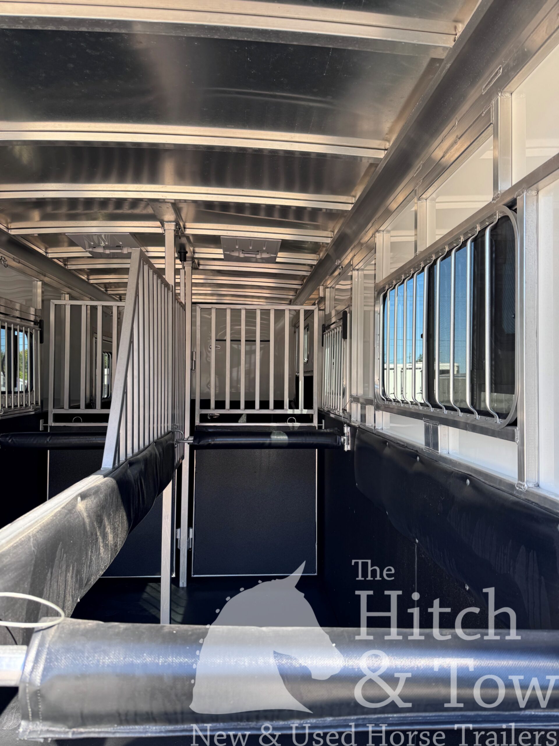 2026 SUNDOWNER CHARTER SE 2+1 GOOSENECK & LIGHTLY USED!! $45,900