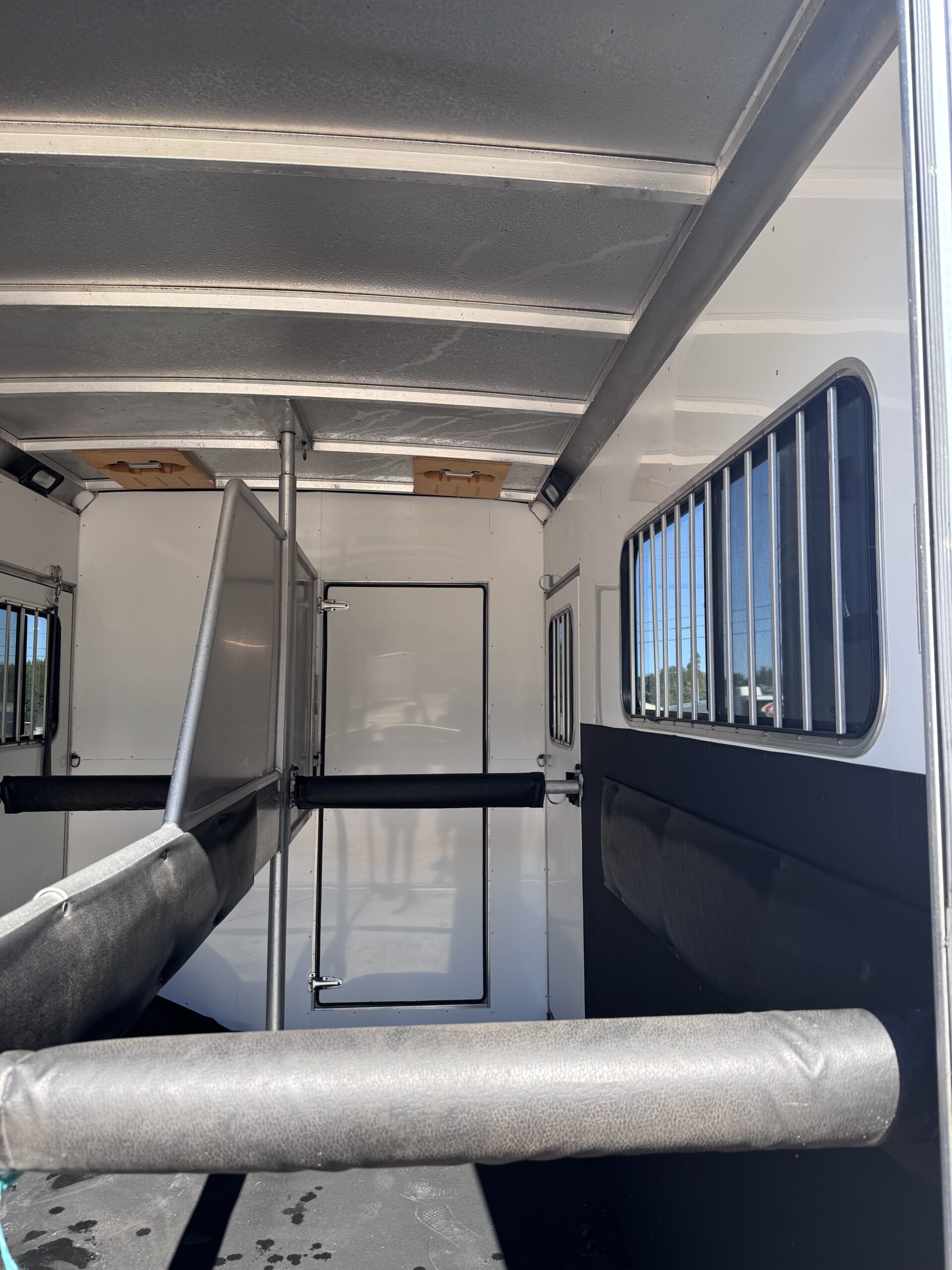 2008 SUNDOWNER 2 HORSE GOOSENECK WARMBLOOD DIMENSIONS! $16,000