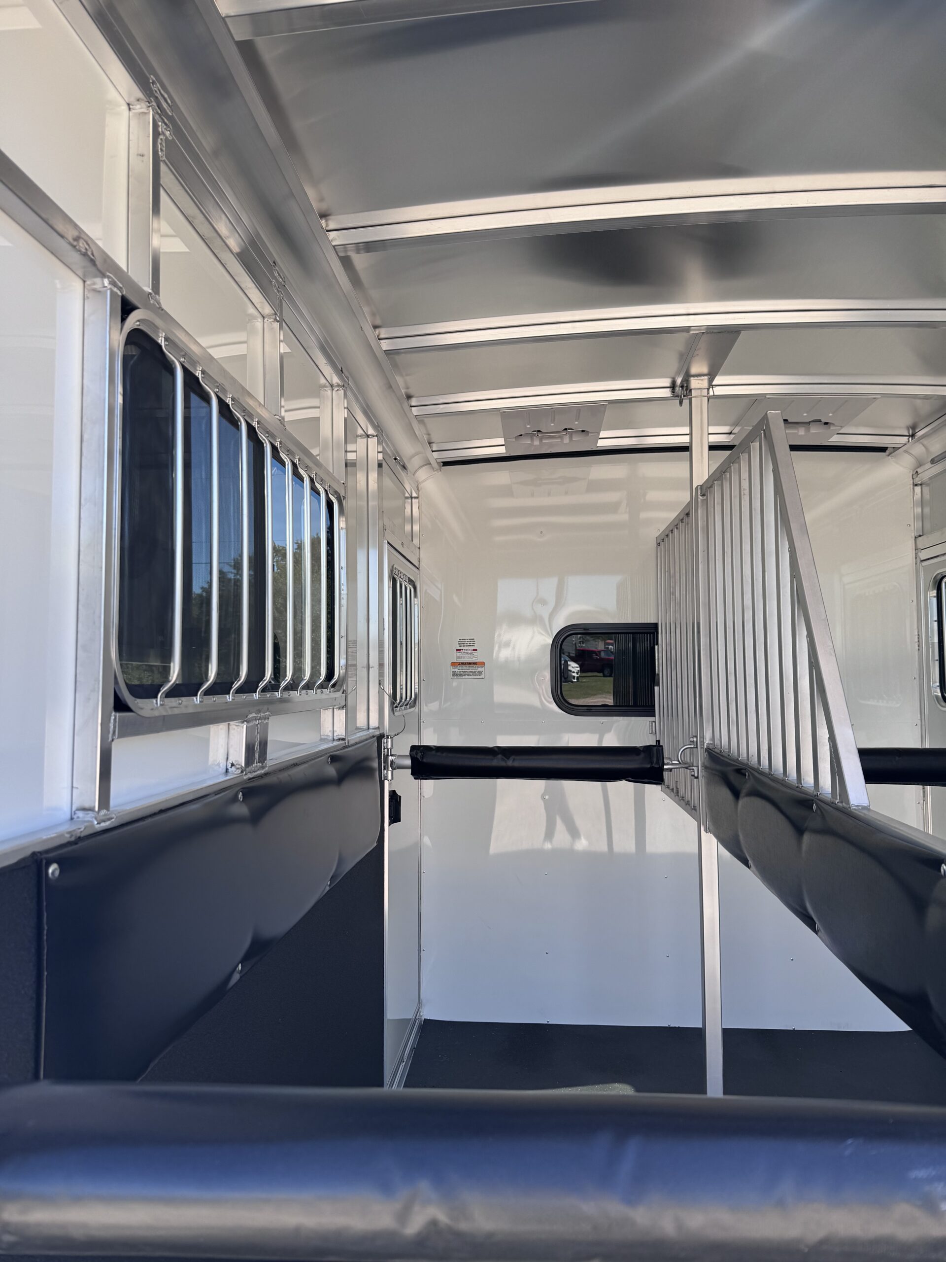 2027 SUNDOWNER CHARTER SE BUMPER PULL 2 HORSE STRAIGHT LOAD w/ GREAT FEATURES! $26,500