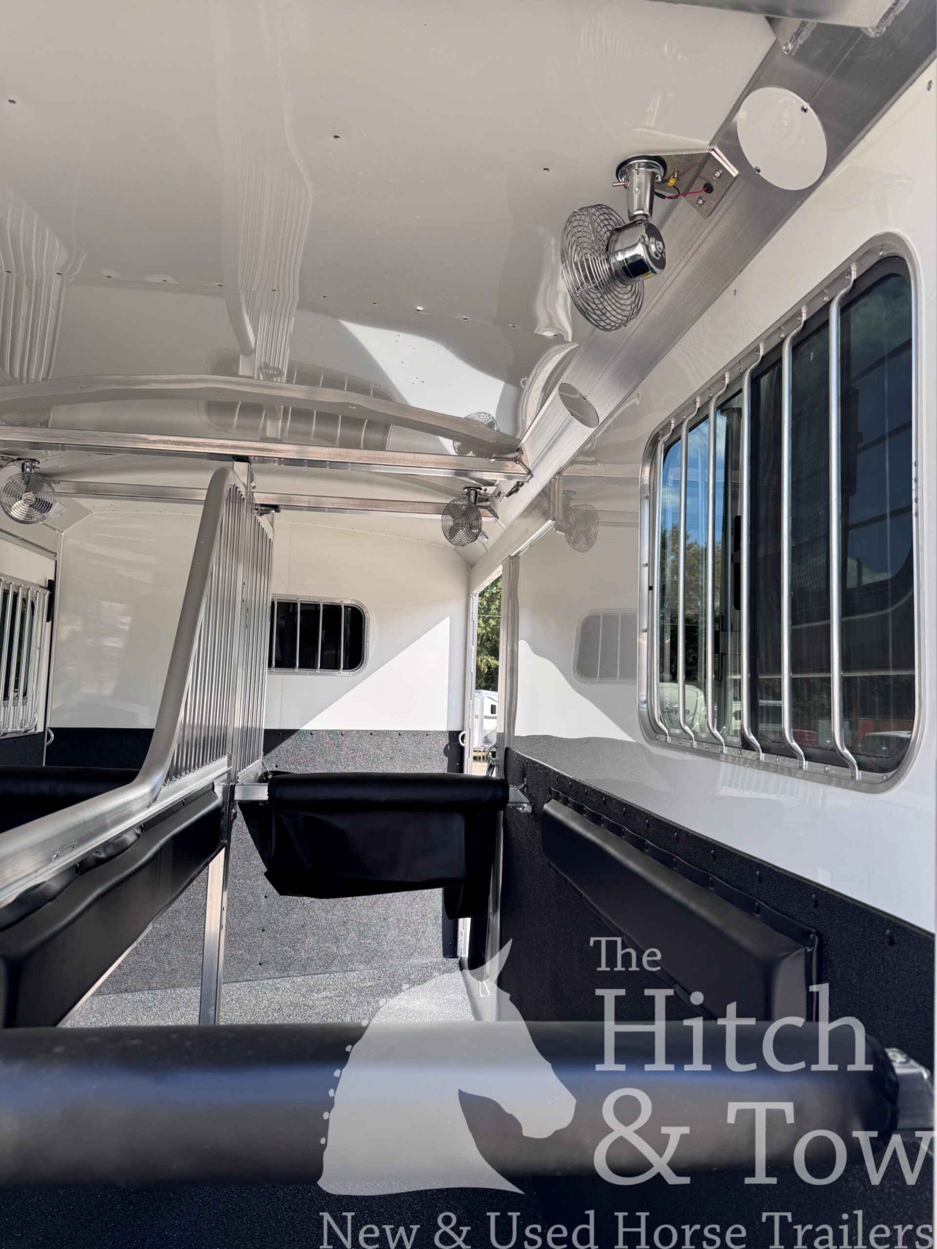 LIGHTLY USED~ 2026 4 STAR 2 HORSE STRAIGHT LOAD BUMPER PULL W/ SIDE RAMP! $42,900