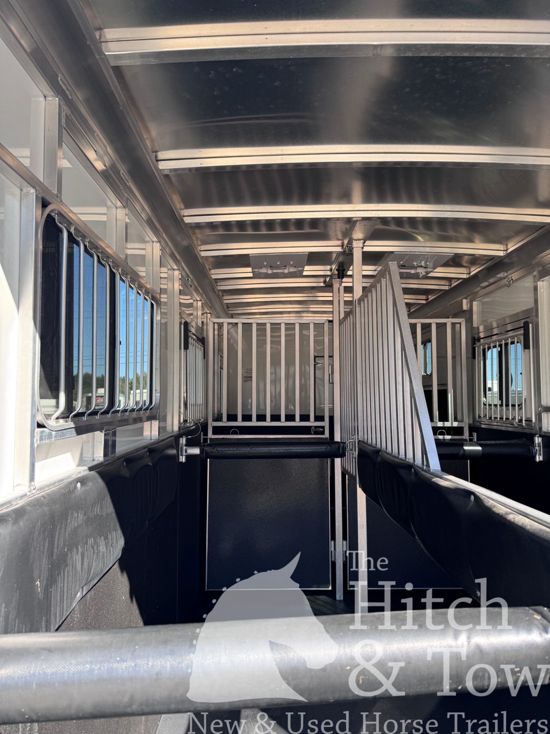 2026 SUNDOWNER CHARTER SE 2+1 GOOSENECK & LIGHTLY USED!! $45,900