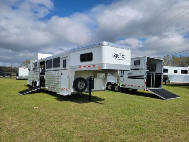 It's not often we get two back to back, LIKE NEW, 6 horse head to heads used in stock! Stop in and check out these 2 beautiful trailers!!

 #4startrailers #simplythebest #jamcotrailers #6horse #headtohead